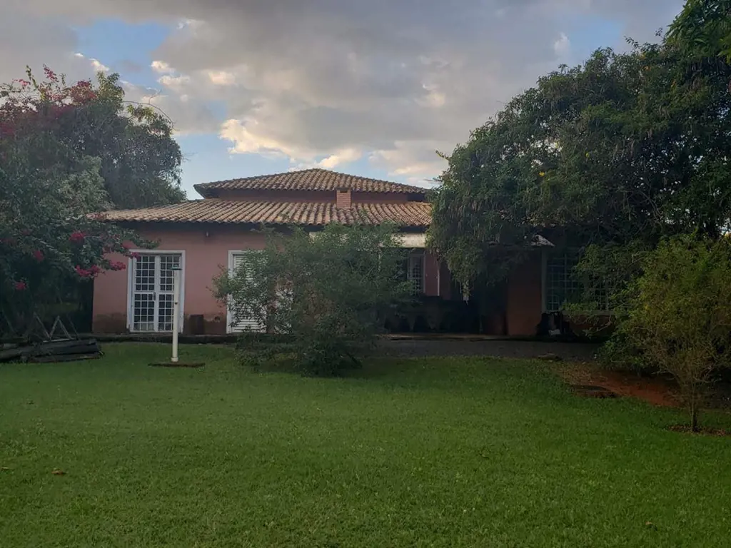 EXCELENTE OPORTUNIDADE DE MORAR BEM, CONDOMÍNIO FECHADO, CASA COM 5 SUÍTES, SALA...