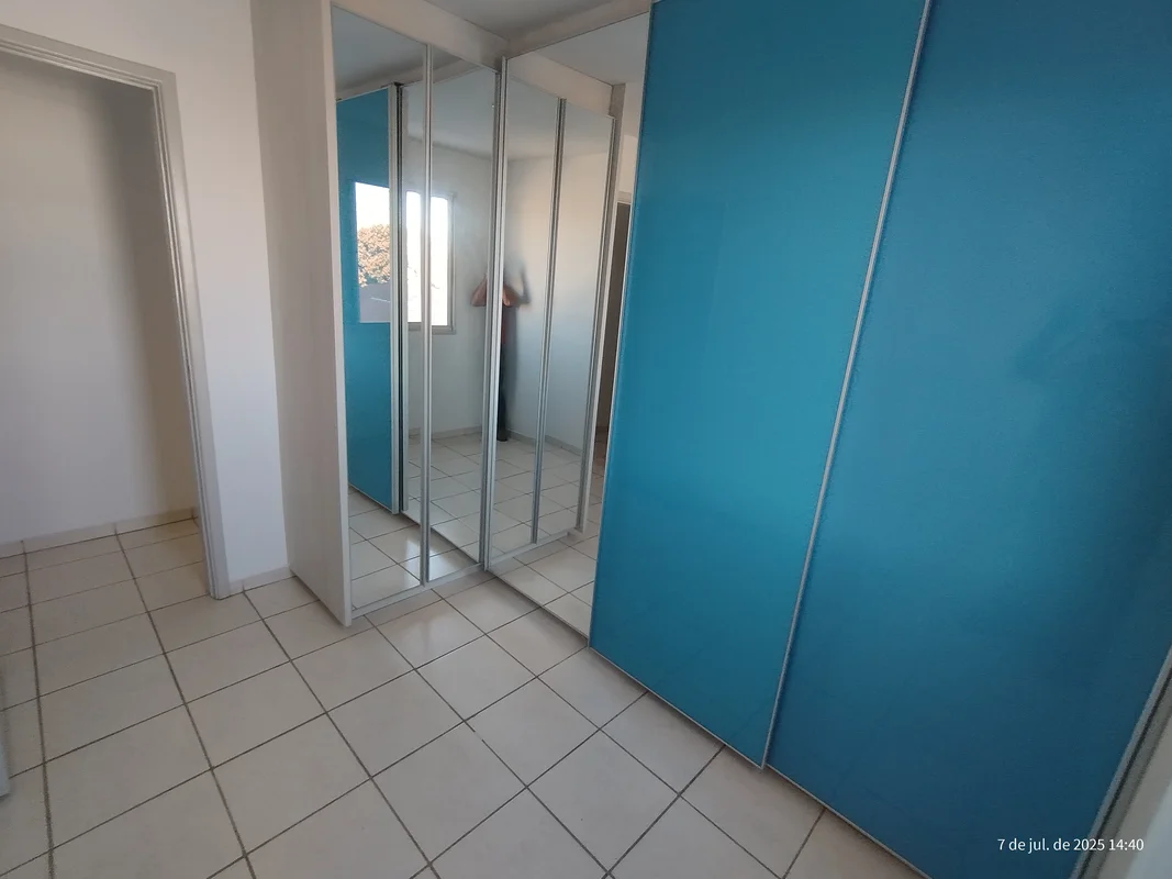 Conforto e praticidade a uma caminhada do Shopping Buriti: um apartamento de 2 q...