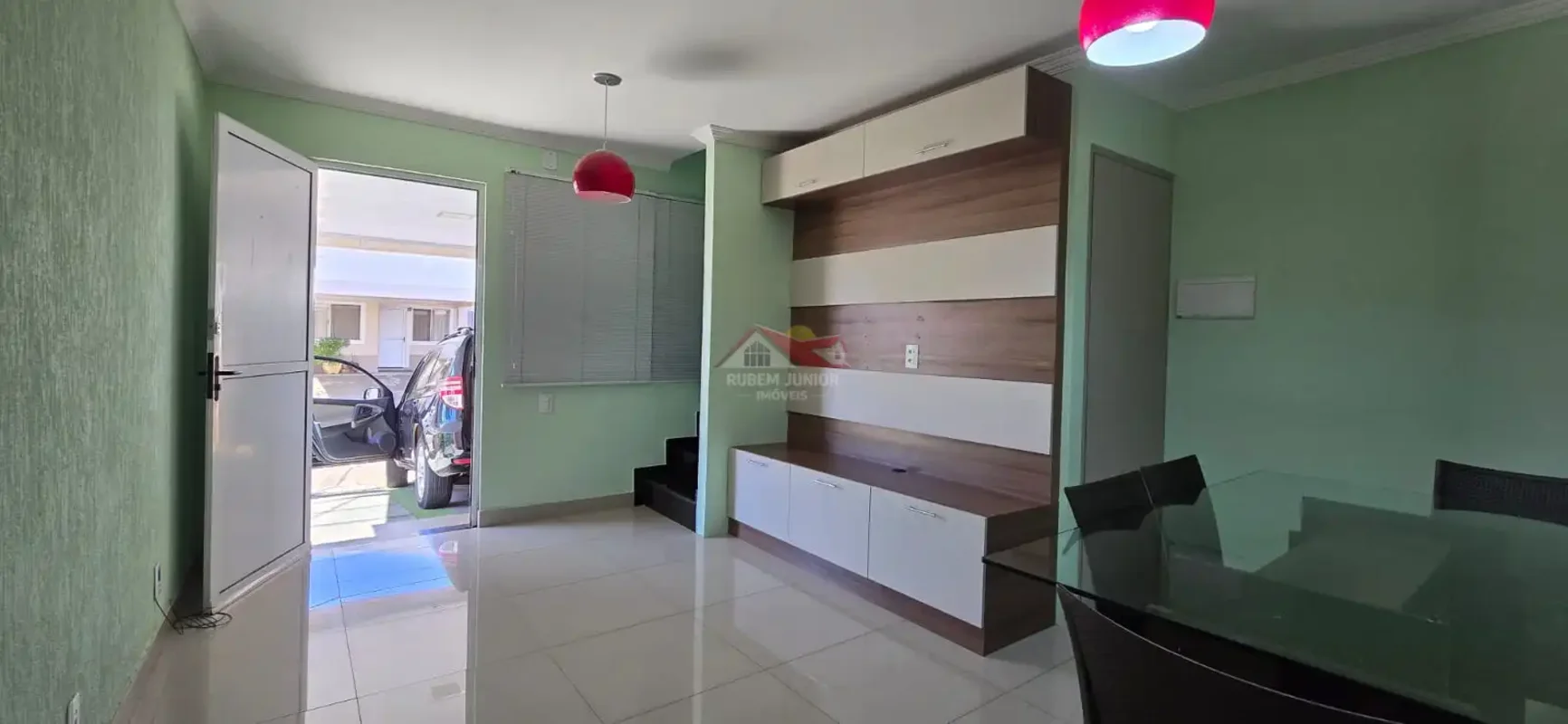 CASA DE ESQUINA NA 01 COM 3 VAGAS DE GARAGEM | 110m² | 2 QUARTOS | JARDINS MANGU...