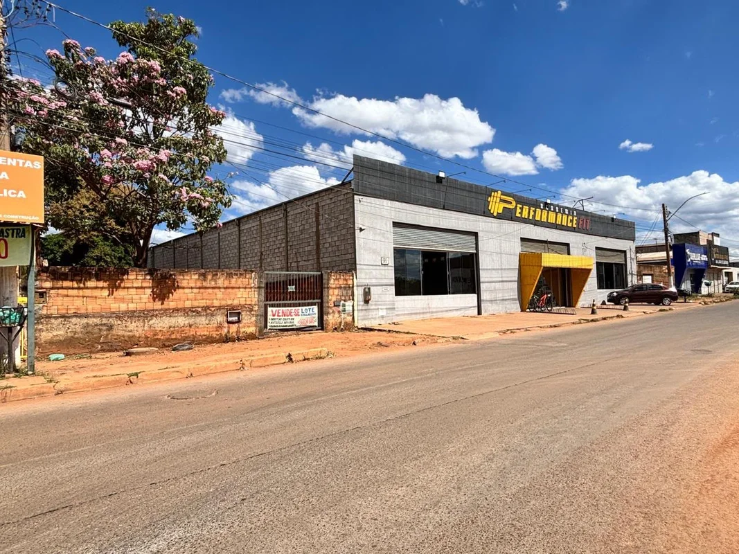 OPORTUNIDADE! LOTE COMERCIAL EM LOCALIZAÇÃO ESTRATÉGICA Excelente lote de 300 m²...