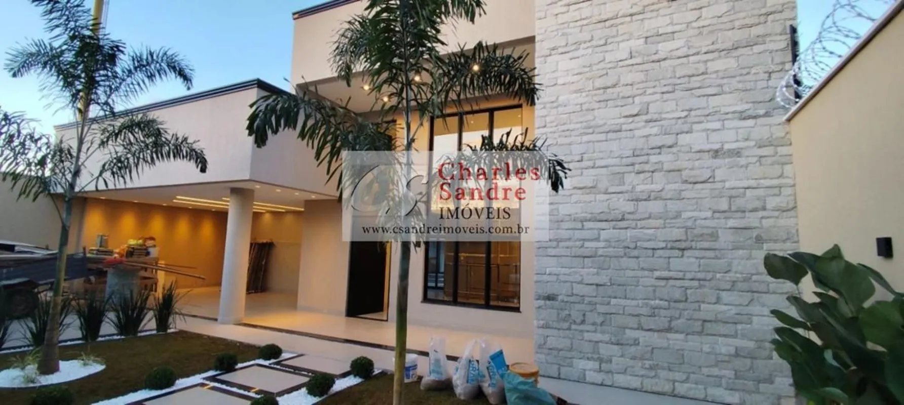 Casa Térrea Jardim Europa 205 m² de construção 400 m² de terreno 3 suítes plenas...