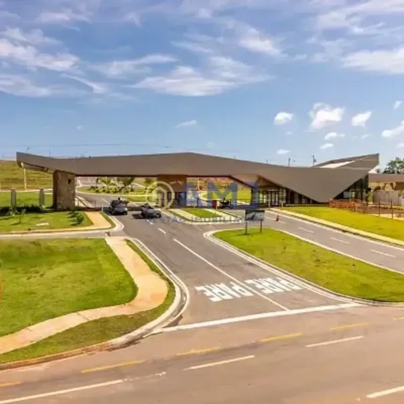 Lote à venda no Condomínio Vinha FlamboyantMore com segurança, lazer completo e ...