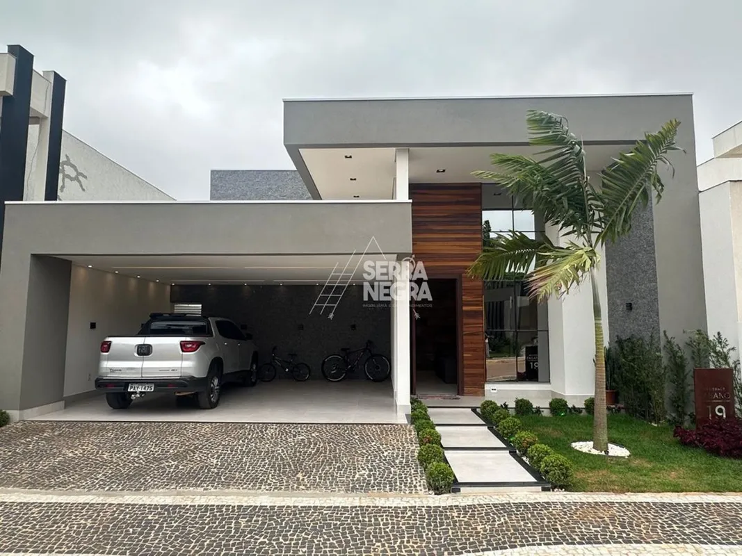 Belíssima residência em condomínio fechado, localizada em uma das melhores regiõ...