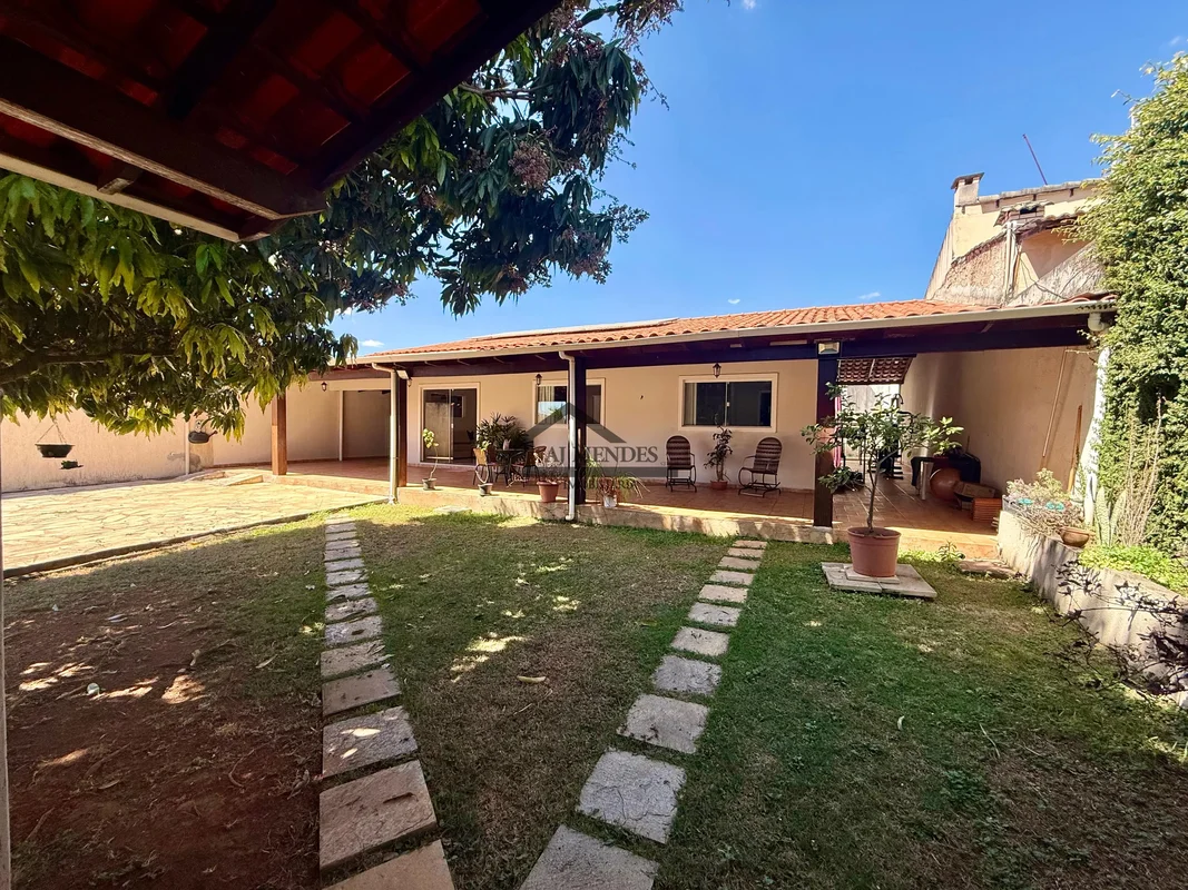 AJ MENDES VENDE CASA NO CONDOMÍNIO RK - SOBRADINHO DFDESCRIÇÃO DO IMÓVELSala par...