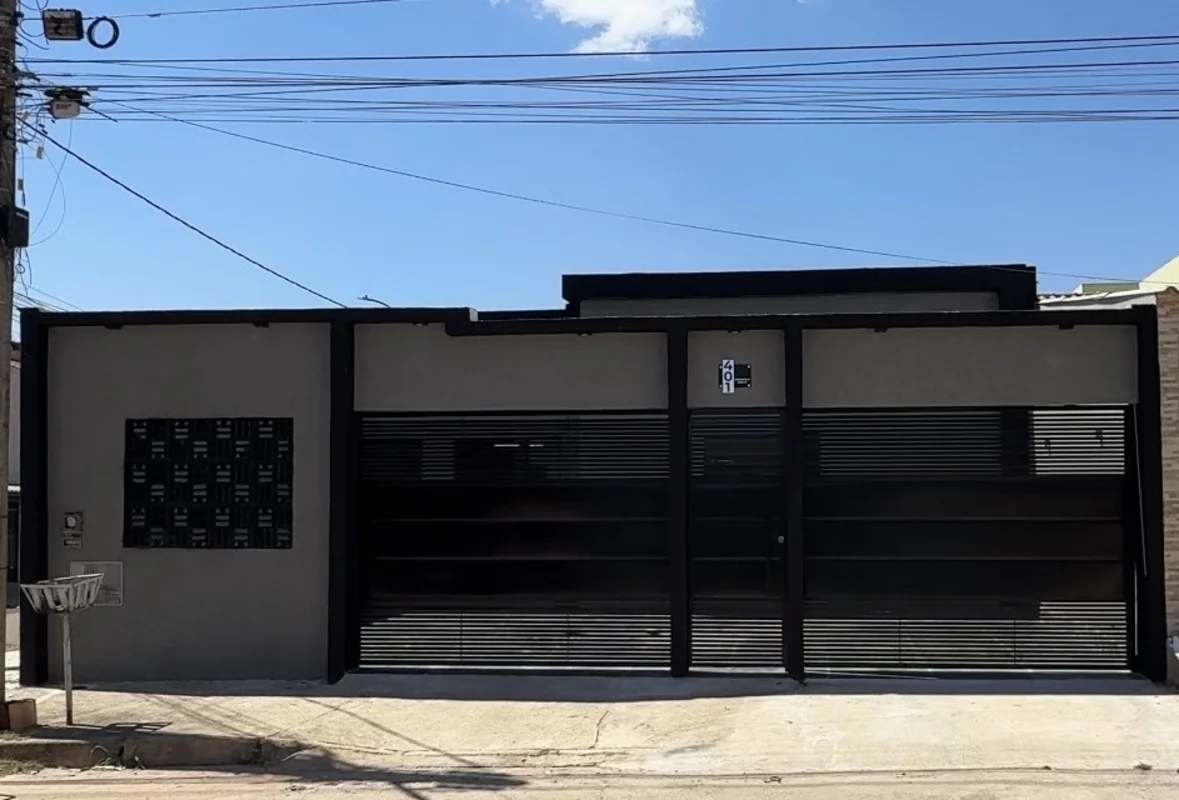 Quadra 401 conjunto 19 - Recanto das EmasConta com:Garagem3 quartos ( 1 suíte )S...
