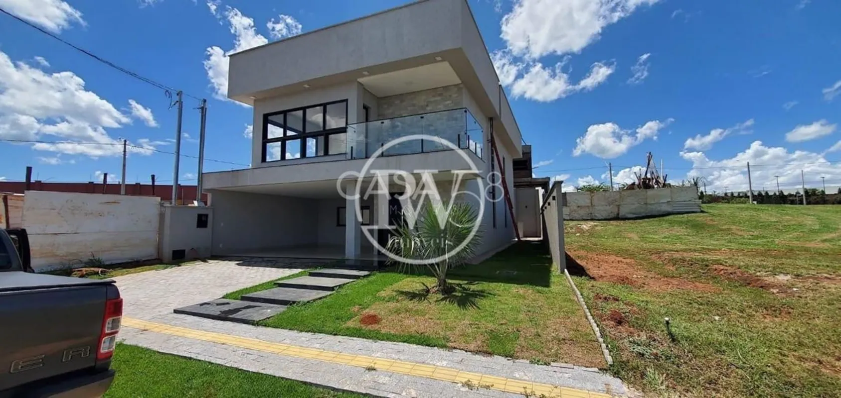 Sobrado Alto Padrão à Venda no Jardins Capri – 4 Suítes, Piscina, Vista Livre e ...