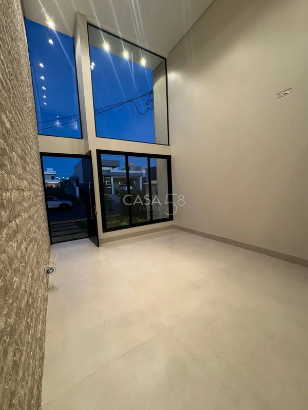 Sobrado à Venda no Jardins Capri – Alto Padrão, 4 Quartos (3 Suítes), Piscina e ...
