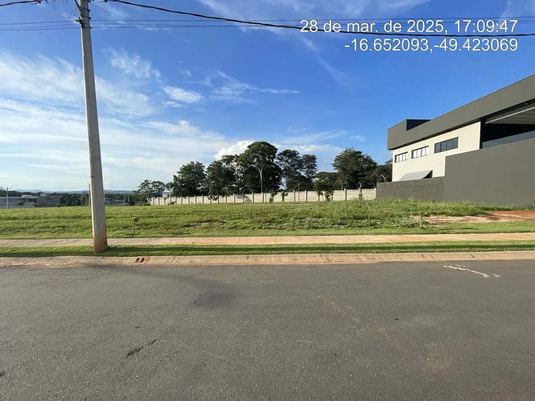 Excelente lote no Parqville Quaresmeira - Condominio fechado de alto padrãoSitua...