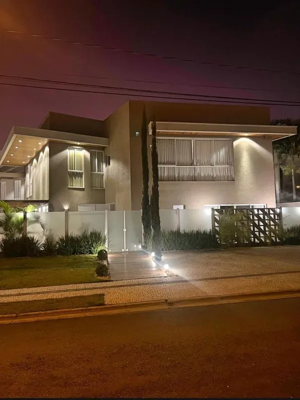 Magnífico sobrado de alto padrão com 470m² de área construída, localizado próxim...