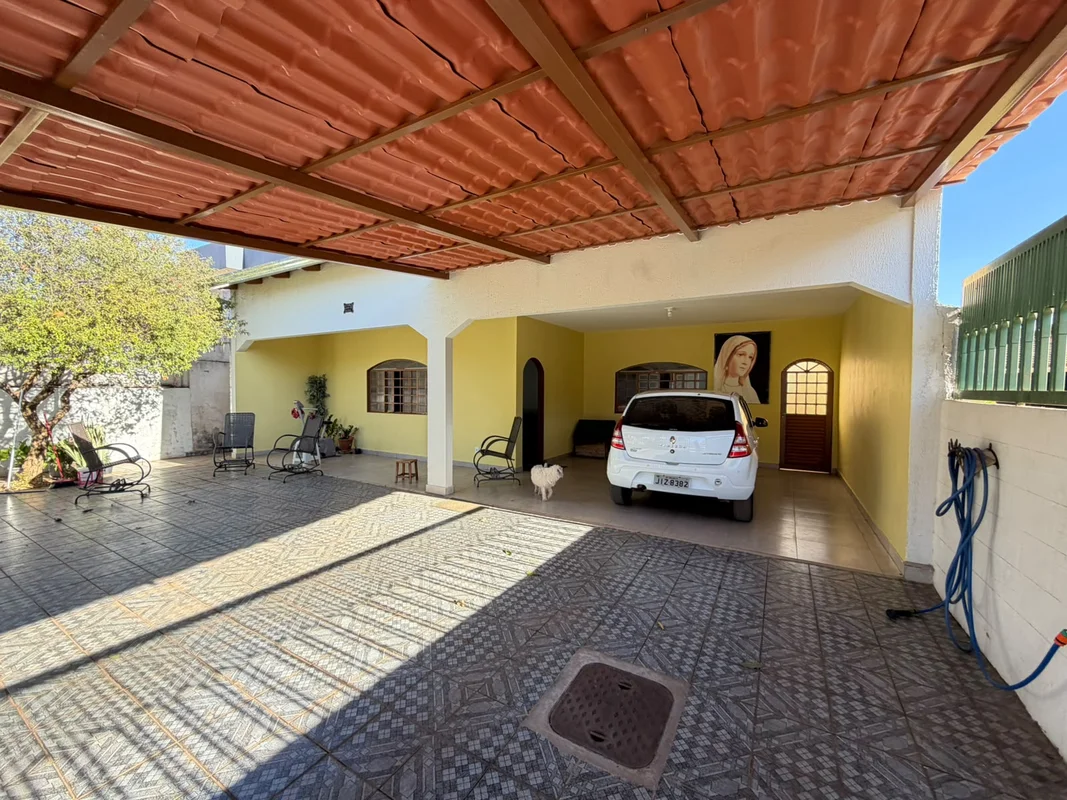 Setor Sul do Gama Quadra 01, conjunto H Lote 324m Área construída: 200 metros ap...
