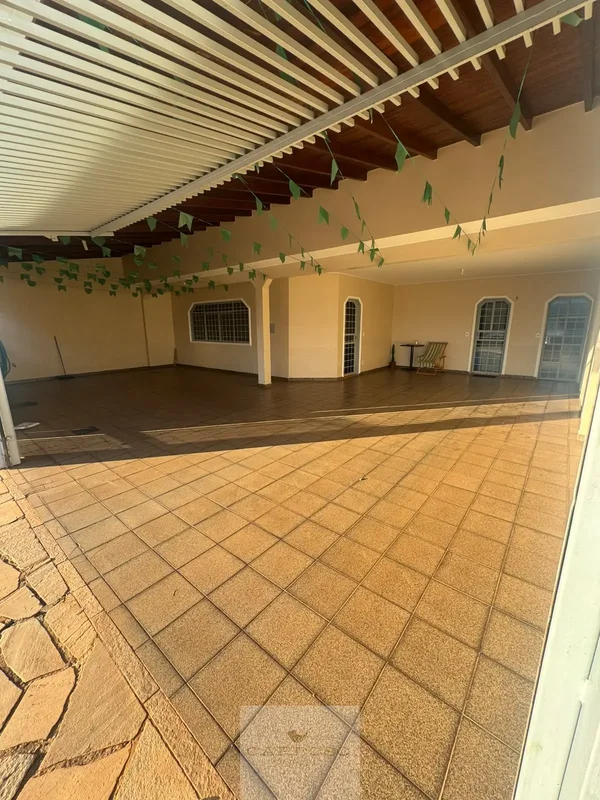 Vendo casa na QND 53! Ótima localização!Lote 408m2.Sendo duas casas.Casa 1 toda ...
