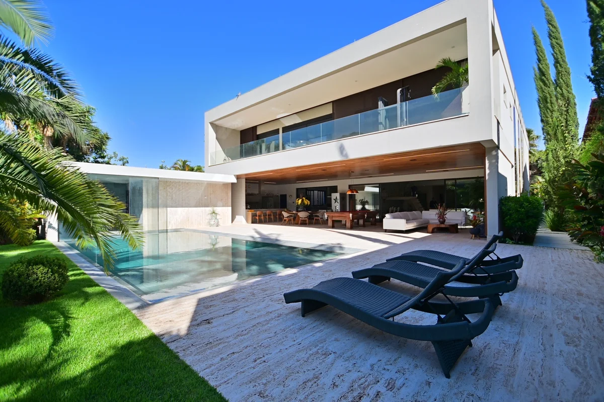 ASA EXCLUSIVA DE ALTO PADRÃO NO LAGO SUL | 813 m² | 4 SUÍTES | SEMI MOBILIADAArq...