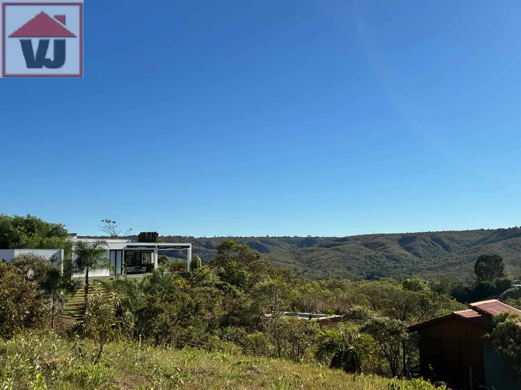 Descubra uma casa excepcional no Condomínio Solar da Serra, na Quadra 2 do Jardi...