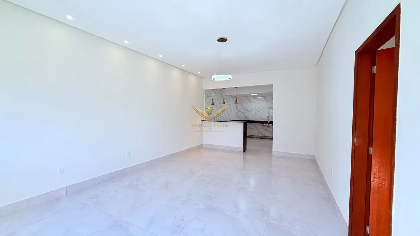 Casa Desocupada no Recanto das Emas.- 3 Quartos 1 Suíte, amplos e bem iluminados...