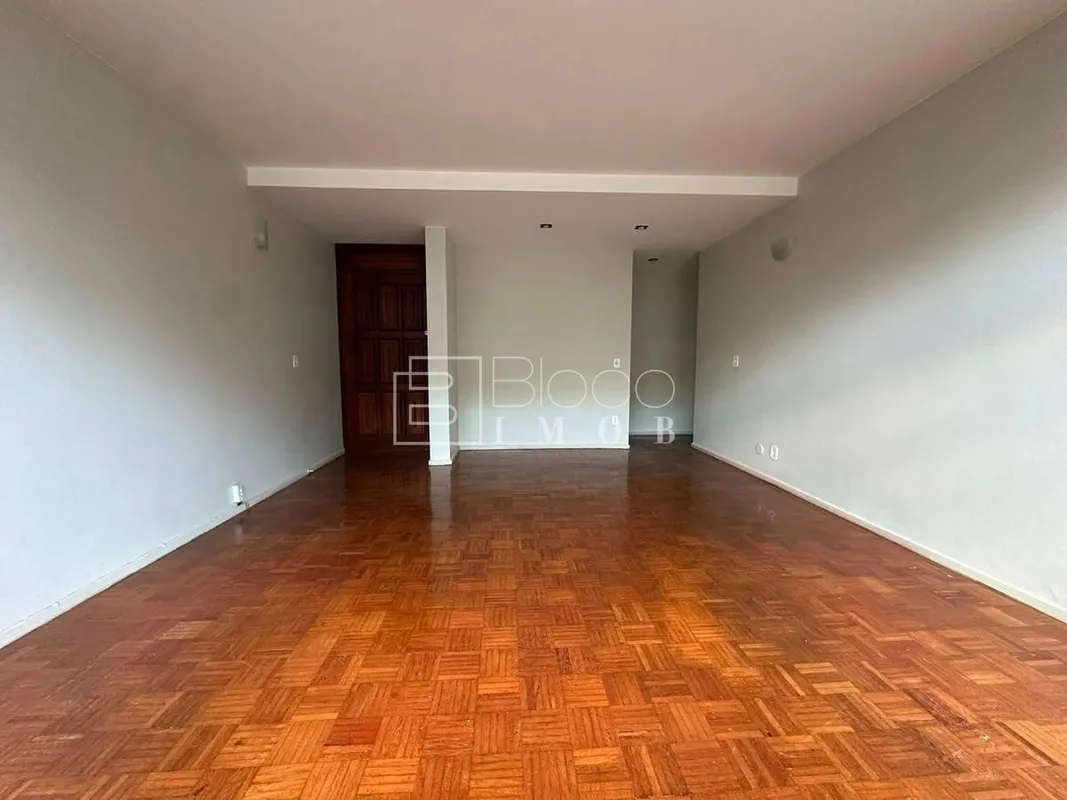 APARTAMENTO VAZADO NASCENTE COM VISTA LIVRE E POTENCIAL PARA PROJETO NOVO.São 12...