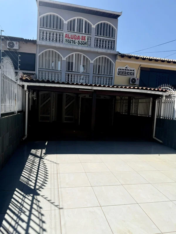 Conheça esta charmosa casa de 3 pavimentos na Avenida Central, Bloco 1185, no NÚ...