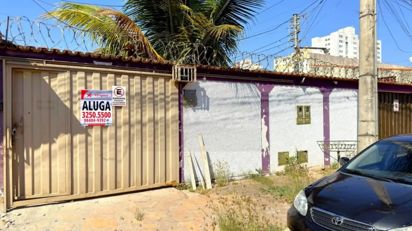 Casa Residencial/Comercial com 03 quartos sendo 01 suíte, sala ampla, banheiro s...