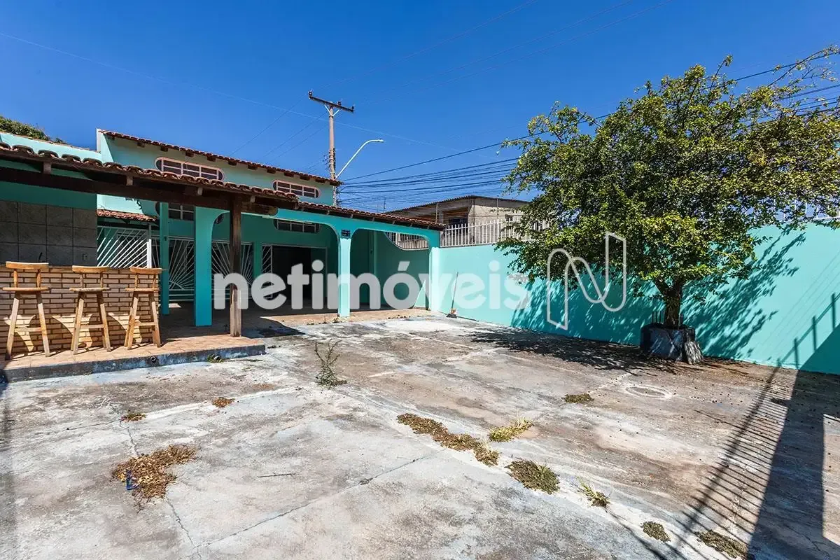 CASA TÉRREA COM 3 QUARTOS, 1 BANHEIRO, 2 SALAS, COZINHA E ÁREA DE SERVIÇO. GARAG...