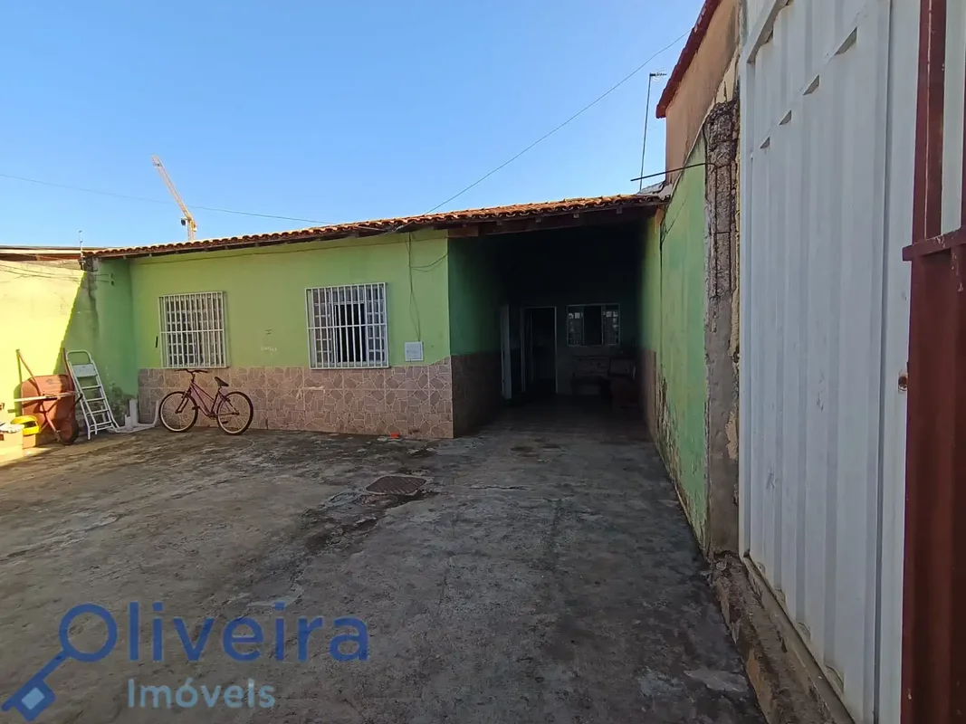 Imagine morar em uma casa bem localizada na Avenida Eucalipto, Quadra 206, Conju...