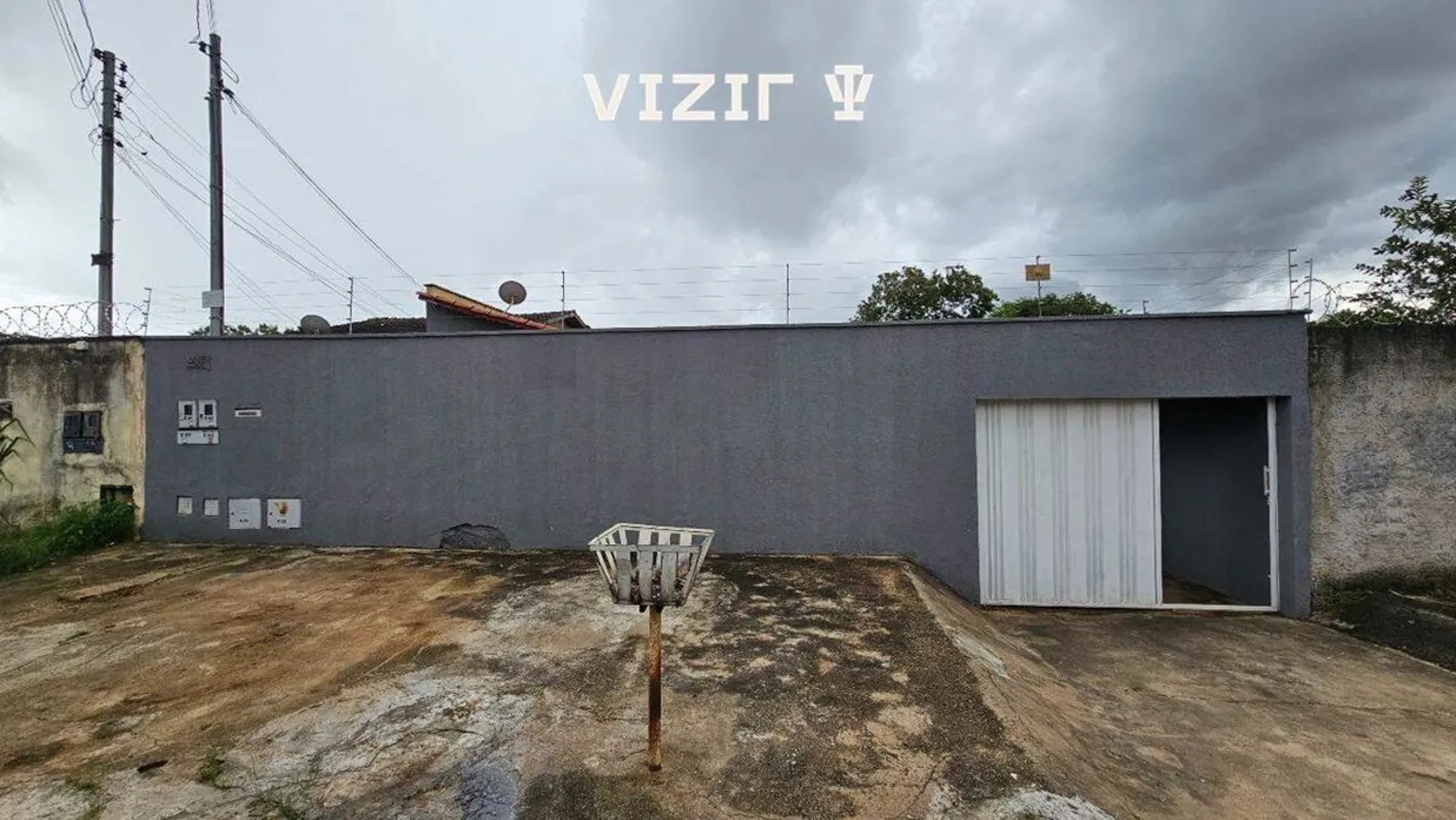 Oportunidade para investirLote com casa simplesÁrea lote 384 m², localização pri...