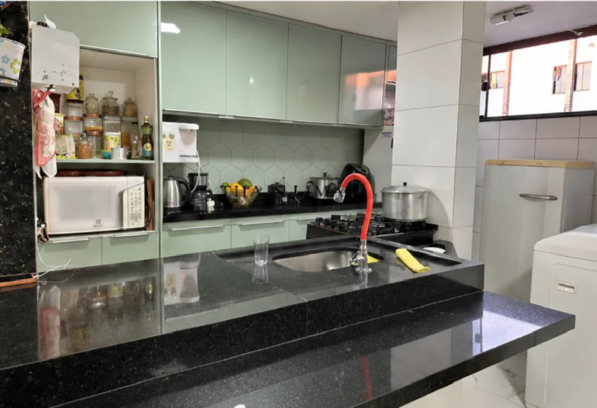 Venha morar na Quadra 4 de Sobradinho DF. Este aconchegante apartamento de 2 qua...