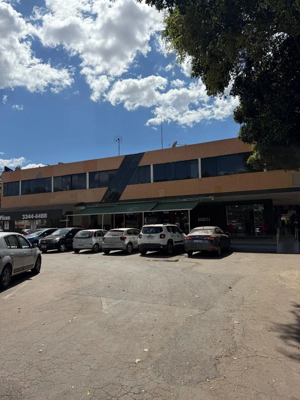 OPORTUNIDADE ÚNICA!São 3 lojas comerciais juntas com subsolo totalizando 100m². ...