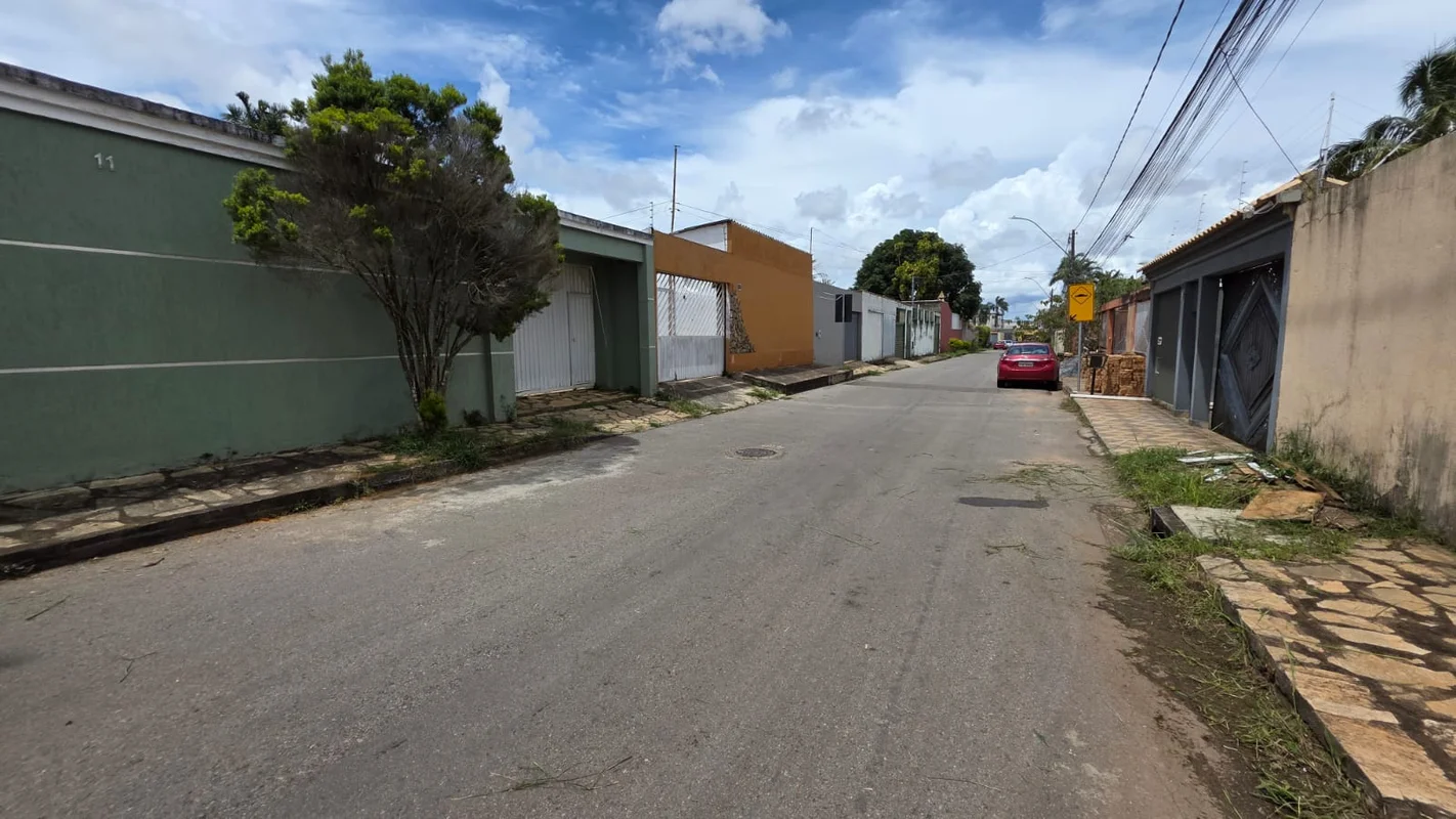 Vendo Casa Vic pires Rua 17E - Lote de 750 m2;- Área construída 150 m2;- Casa co...