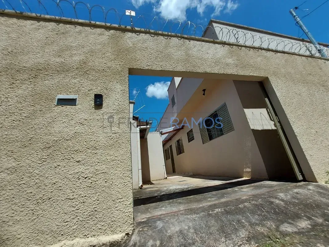 Excelente casa disponível para locação no Celina Park, em localização privilegia...