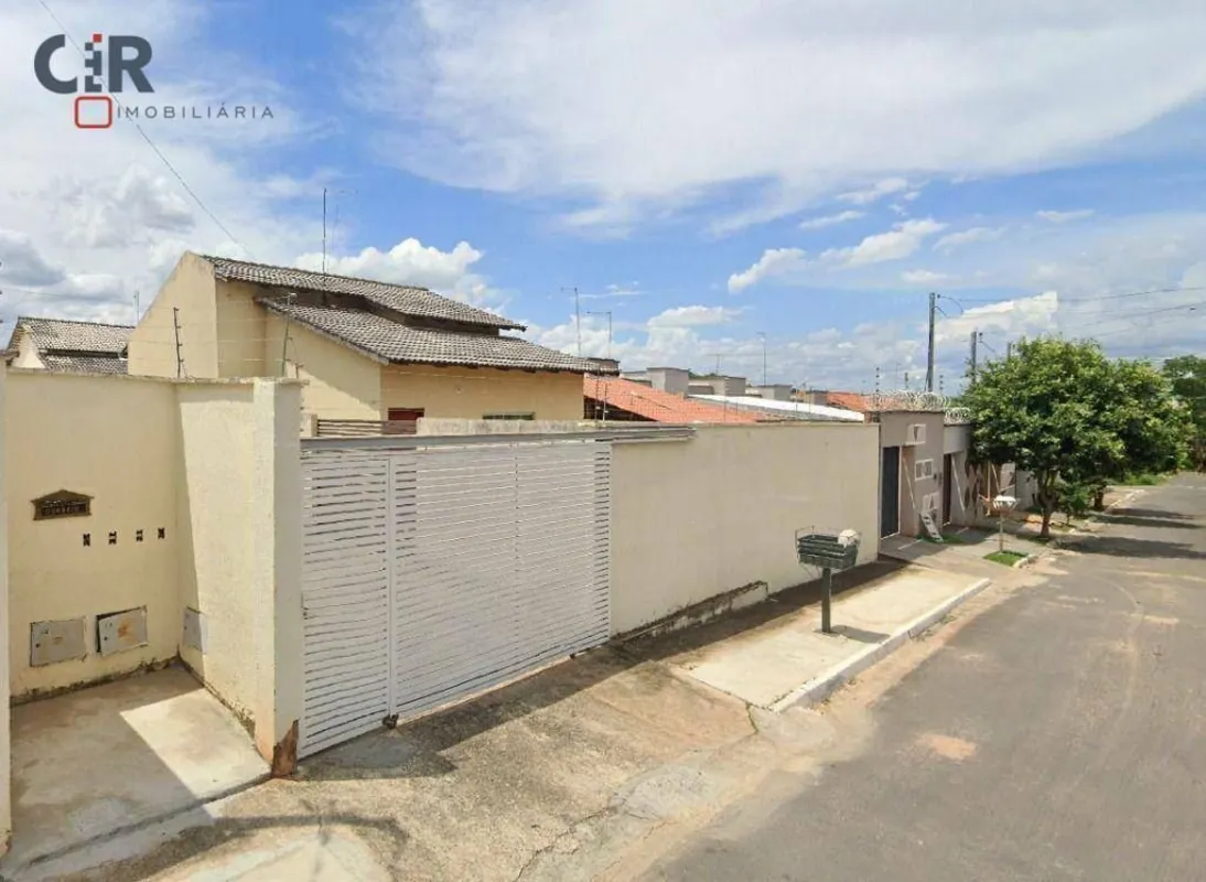 Casa muito espaçosa, arejada e confortável. Numa das melhores localizações de Se...