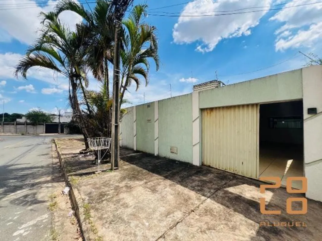 Casa com 3 quartos para alugar no Setor Faiçalville, em Goiânia, com 96,00 m². P...