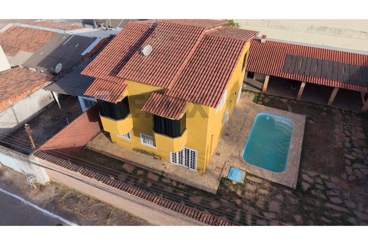 Casa Residencial com 4 Quartos, Área Gourmet e Piscina em SobradinhoExcelente op...