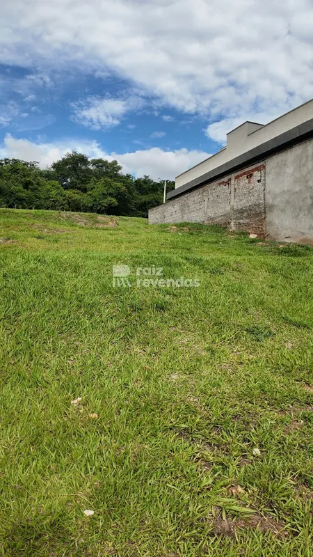 Lote de 300 m² à venda no Jardins Barcelona, em Senador Canedo.Os imóveis das du...
