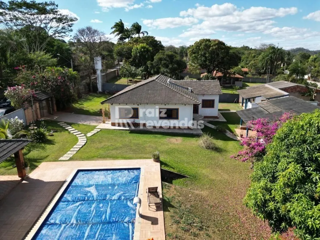 Chácara térrea em condomínio fechado em Goiânia, com 2.136 m² de terreno e 660 m...