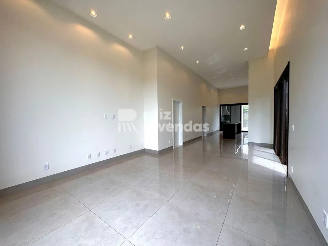 Casa térrea à venda no Jardins Barcelona, em Senador Canedo, com três suítes, se...