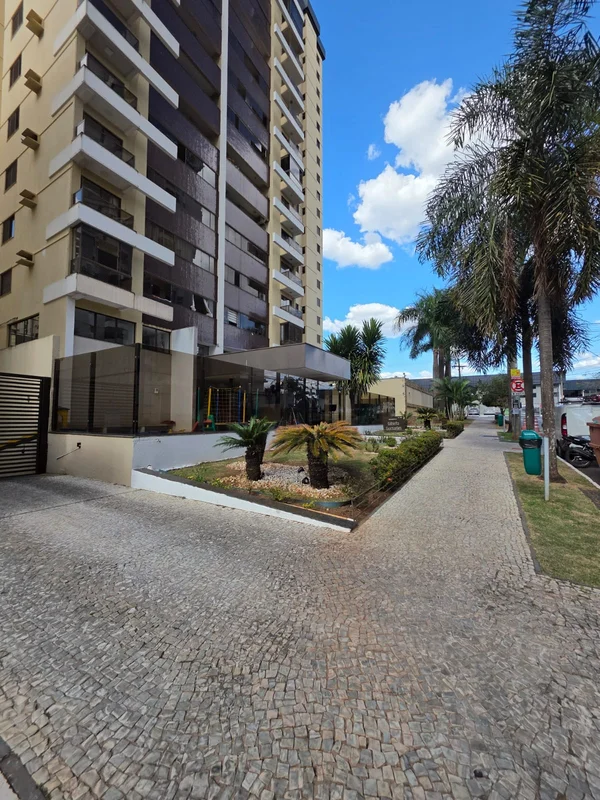 Apartamento com 3 quartos, sendo um suíte, pertinho do Shopping Flamboyant3Q sen...