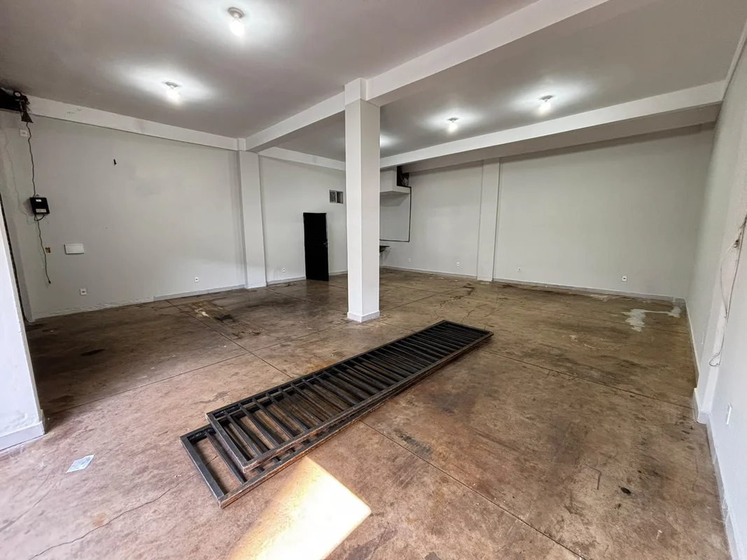 Qnh 10 - Taguatinha Norte- Loja de 85m² com pé direito alto- Água e luz individu...