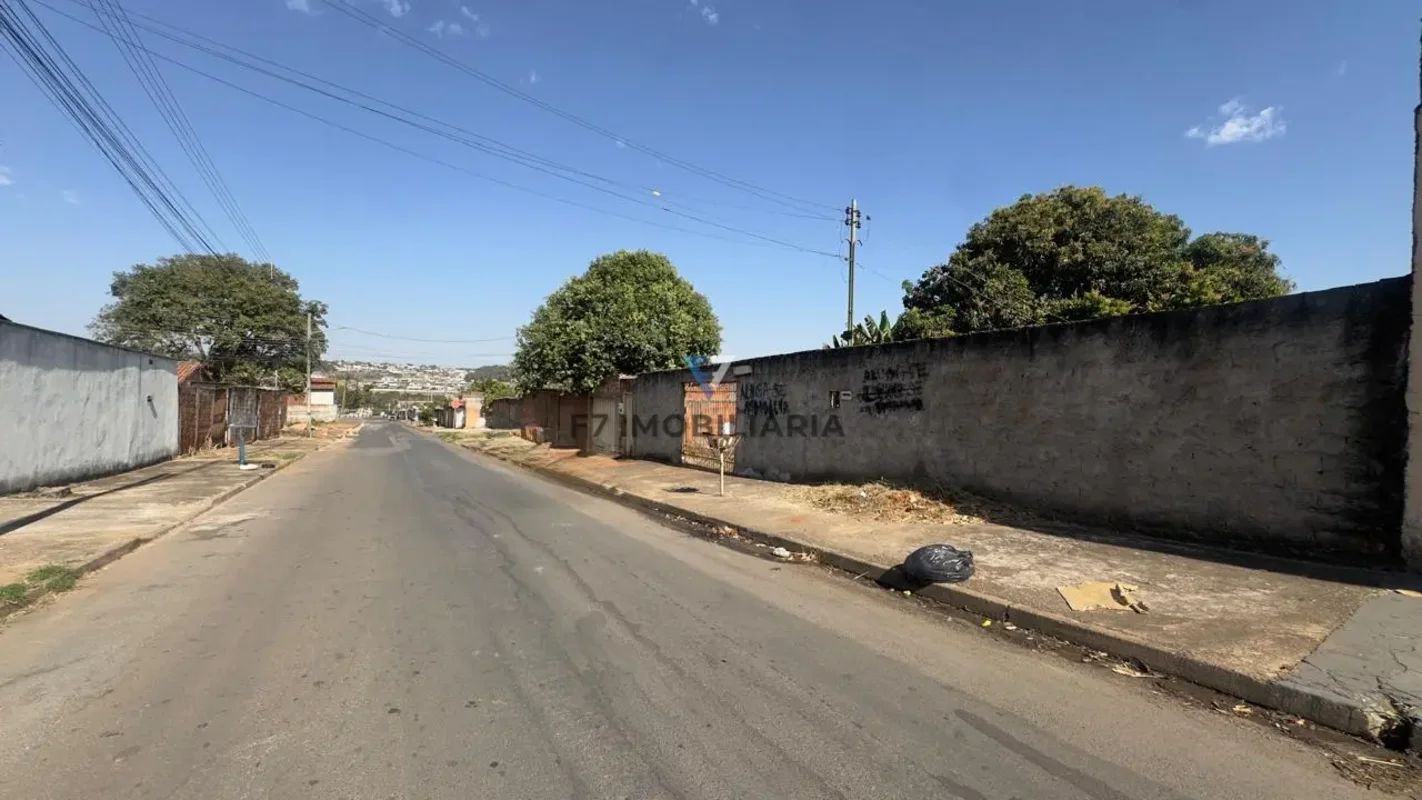 Oportunidade lote com área de 427,50m2 com 15 metros de frenteTem um barracão de...