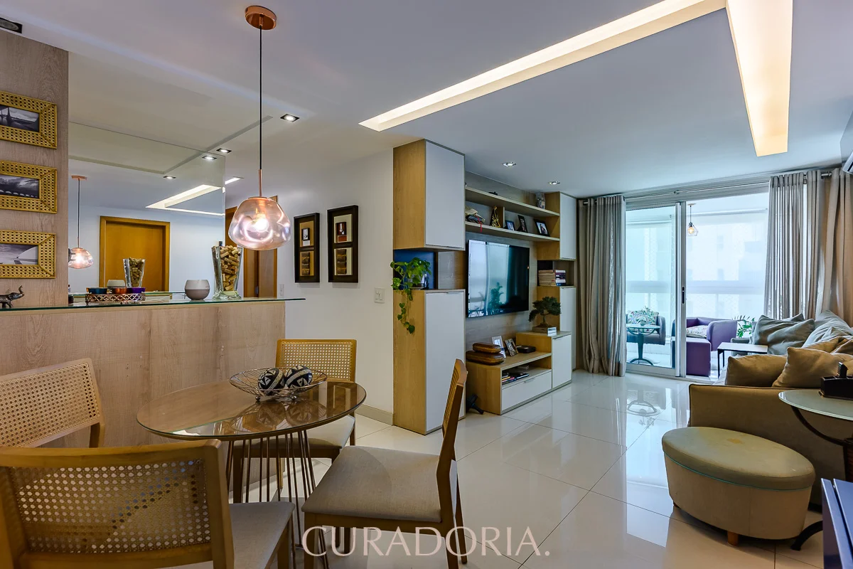 Apartamento de 99,5m2, elegantemente reformado, localizado em um dos condomínios...