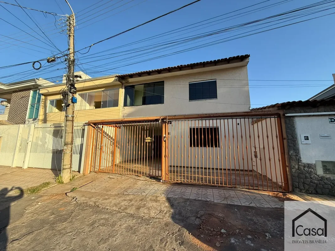 CASA IMÓVEIS VENDE COM EXCLUSIVIDADESOBRADO COM 234m², COMPOSTO POR: 1° Piso: - ...