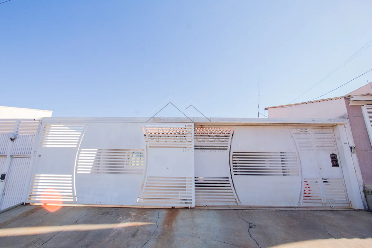 QNF 10 - Casa térrea - 4 quartos - 340m² - ChurrasqueiraCasa composta por:- 340m...