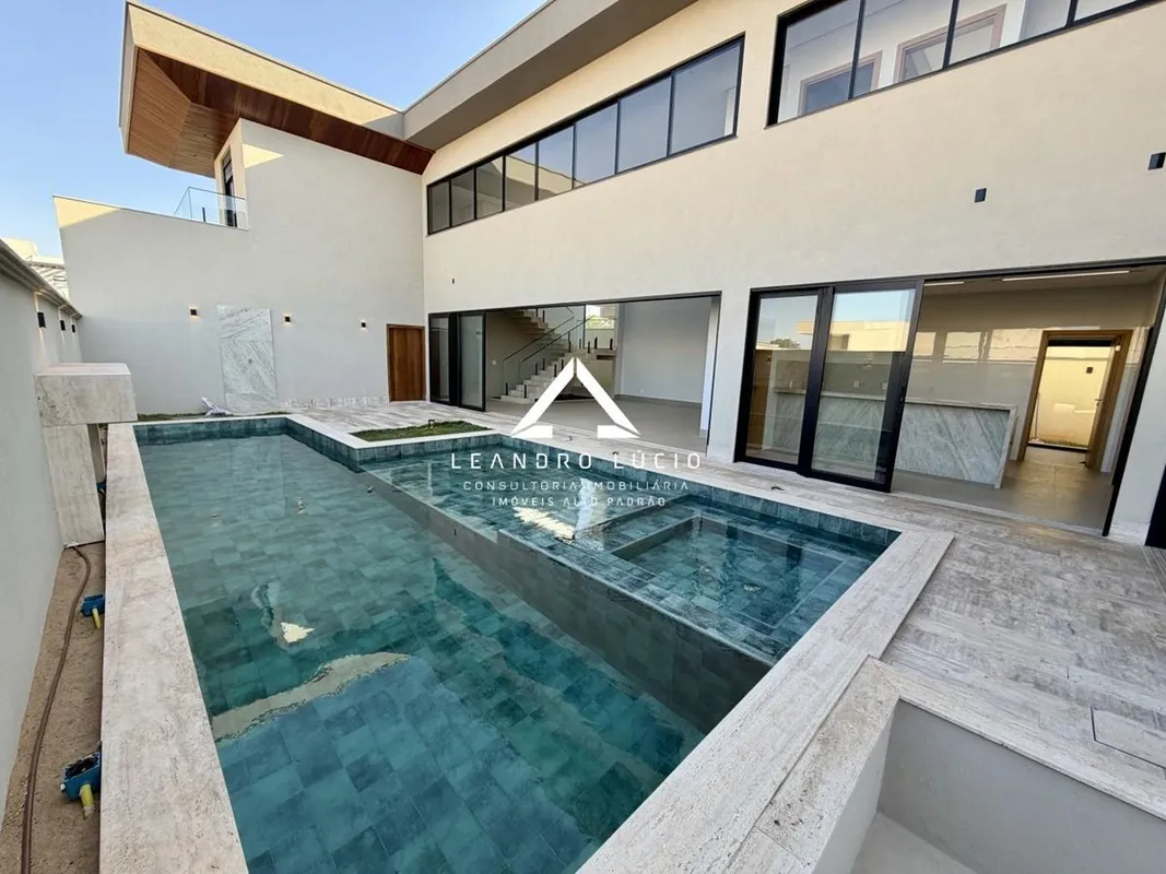 SOBRADO DE ALTO PADRÃO À VENDA NO JARDINS ITÁLIA GOIÂNIA 5 SUÍTES 446 M² DE CONS...