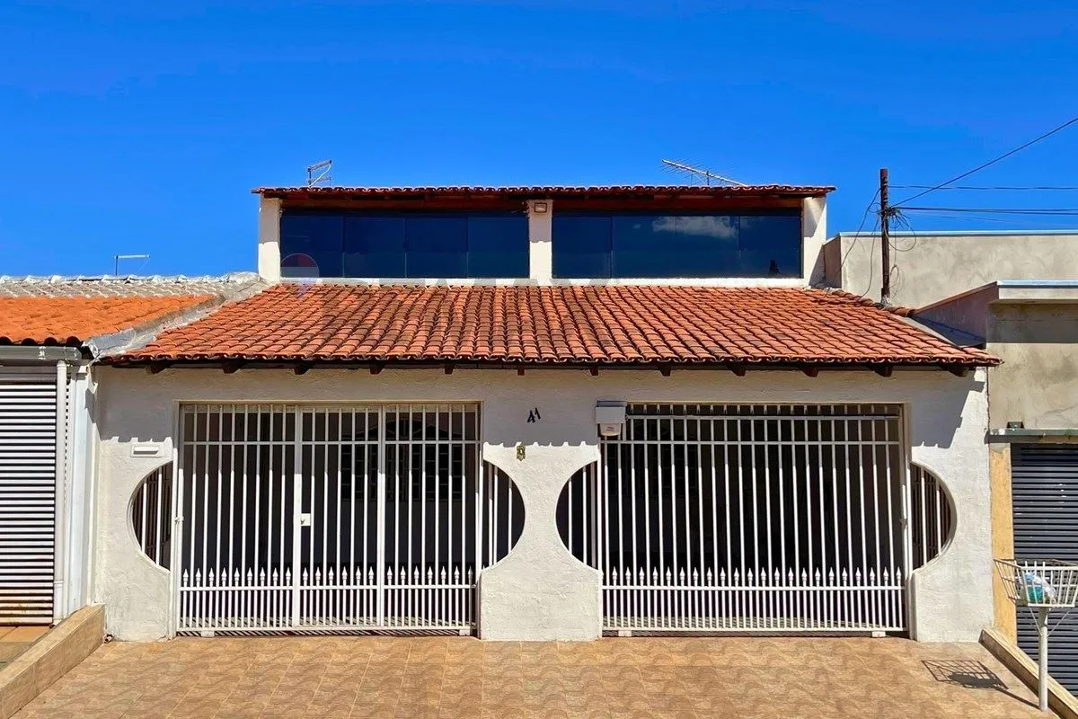 OPORTUNIDADE EM CEILÂNDIA - CASA ESPAÇOSA COM 3 QUARTOS E EXCELENTE ESTRUTURA NA...