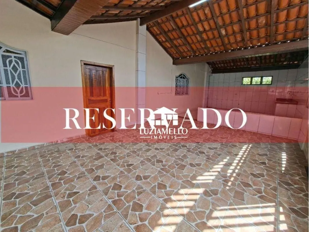QI 16 CONJUNTO F, GUARÁ ICasa de dois quartos, sendo 2 suítes, localizada em uma...