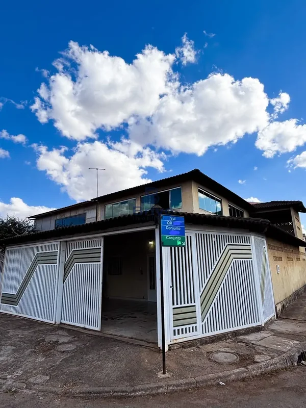 Casa em Samambaia Sul, na QR 516, com ambientes bem distribuídos, acabamento em ...