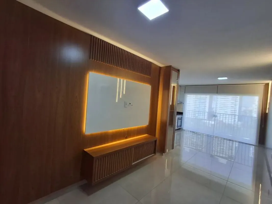 O Apartamento está completo em armários planejados e embutidos com projeto lumin...