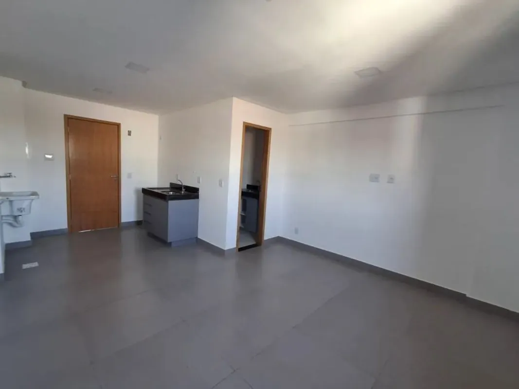 Será a primeira locação do Studio, possui 28m² com aparelho de ar condicionado e...