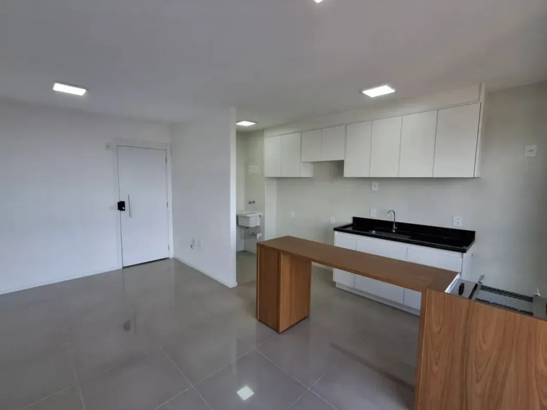 O Apartamento possui armários planejad, será feito a implementação de guarda rou...