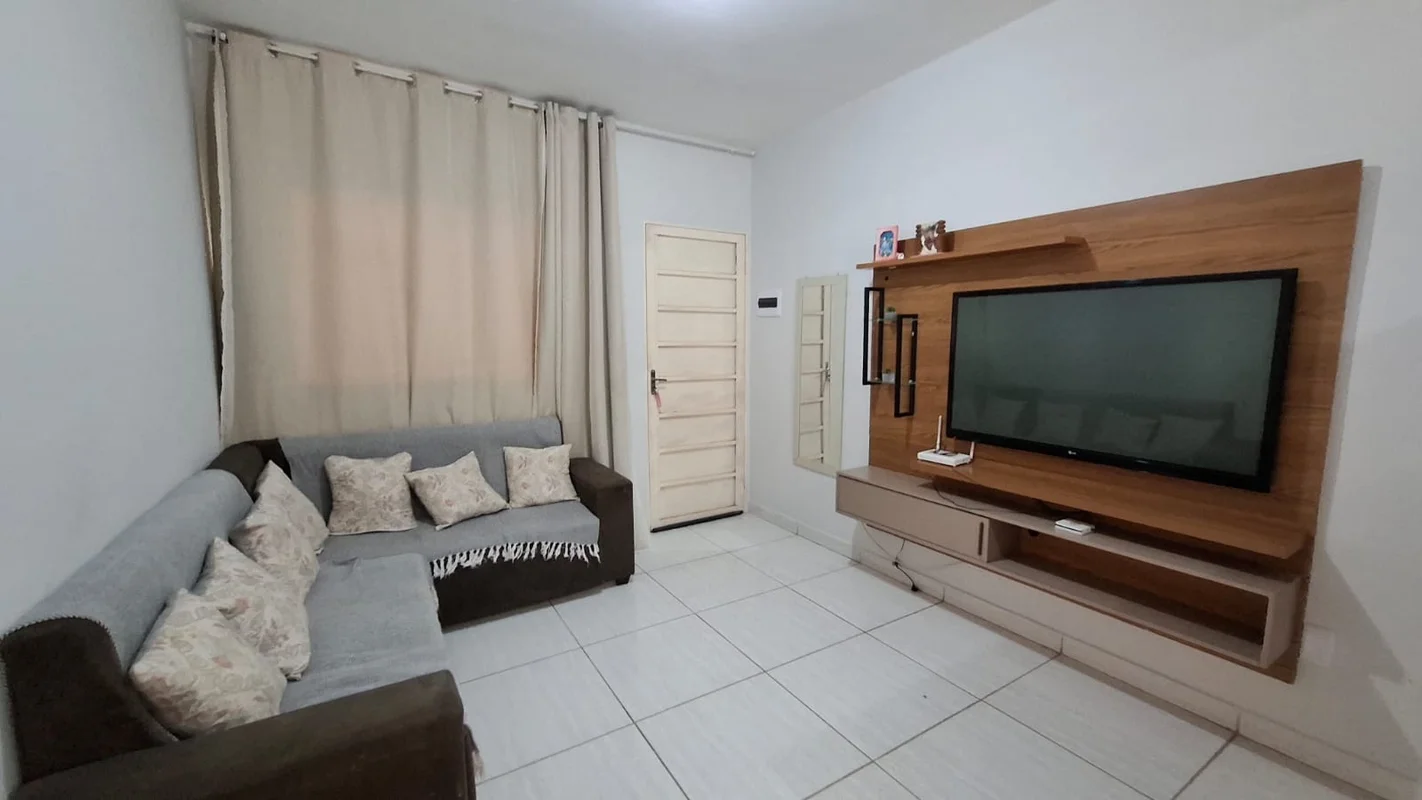 Apartamento à venda em Águas Lindas Setor 06A distribuição interna conta com:1 c...