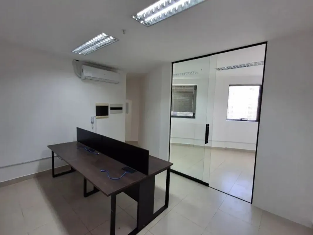 O imóvel no bairro Alto da Glória com 32 metros quadrados e 1 banheirocom ar con...