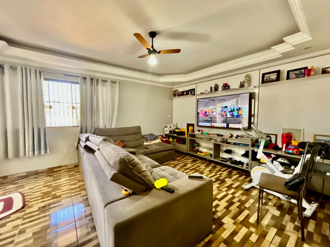 CASA À VENDA NA QNF 19 – TAGUATINGA NORTE | 360 m² | 3 QUARTOS | 2 SUÍTES | PISC...